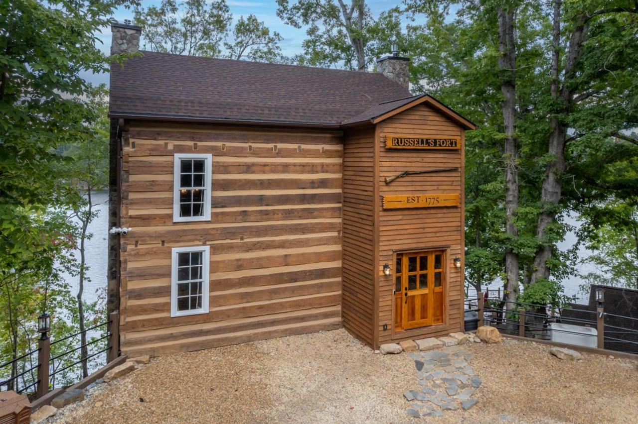 Russell'S Fort At White Oak Point: Historical Cabin On Lake Lure, Luxury, Direct Lake Access! Villa Luaran gambar