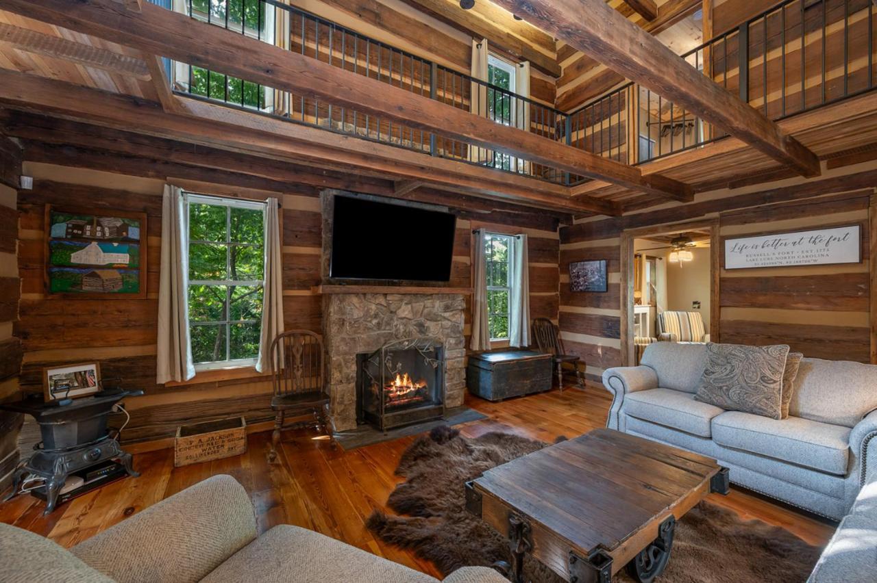 Russell'S Fort At White Oak Point: Historical Cabin On Lake Lure, Luxury, Direct Lake Access! Villa Luaran gambar
