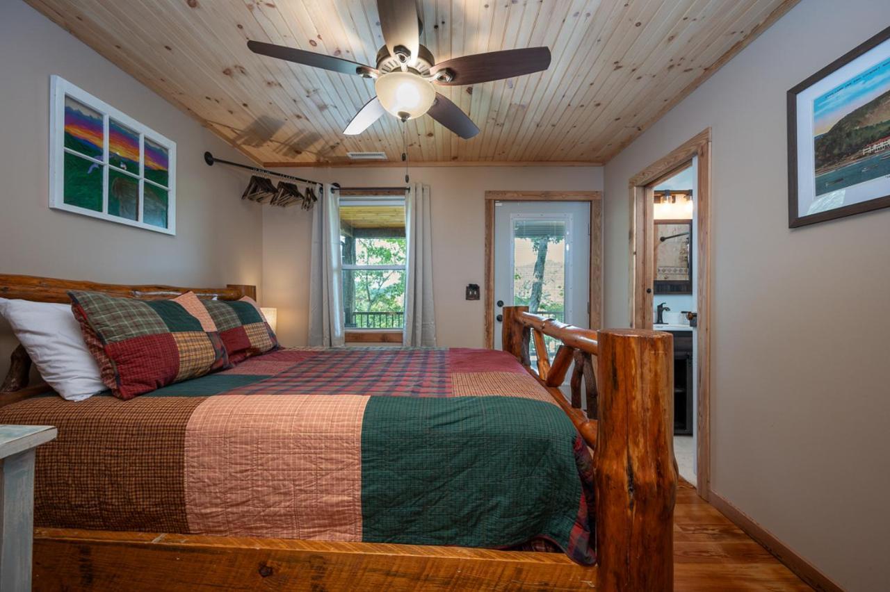 Russell'S Fort At White Oak Point: Historical Cabin On Lake Lure, Luxury, Direct Lake Access! Villa Luaran gambar