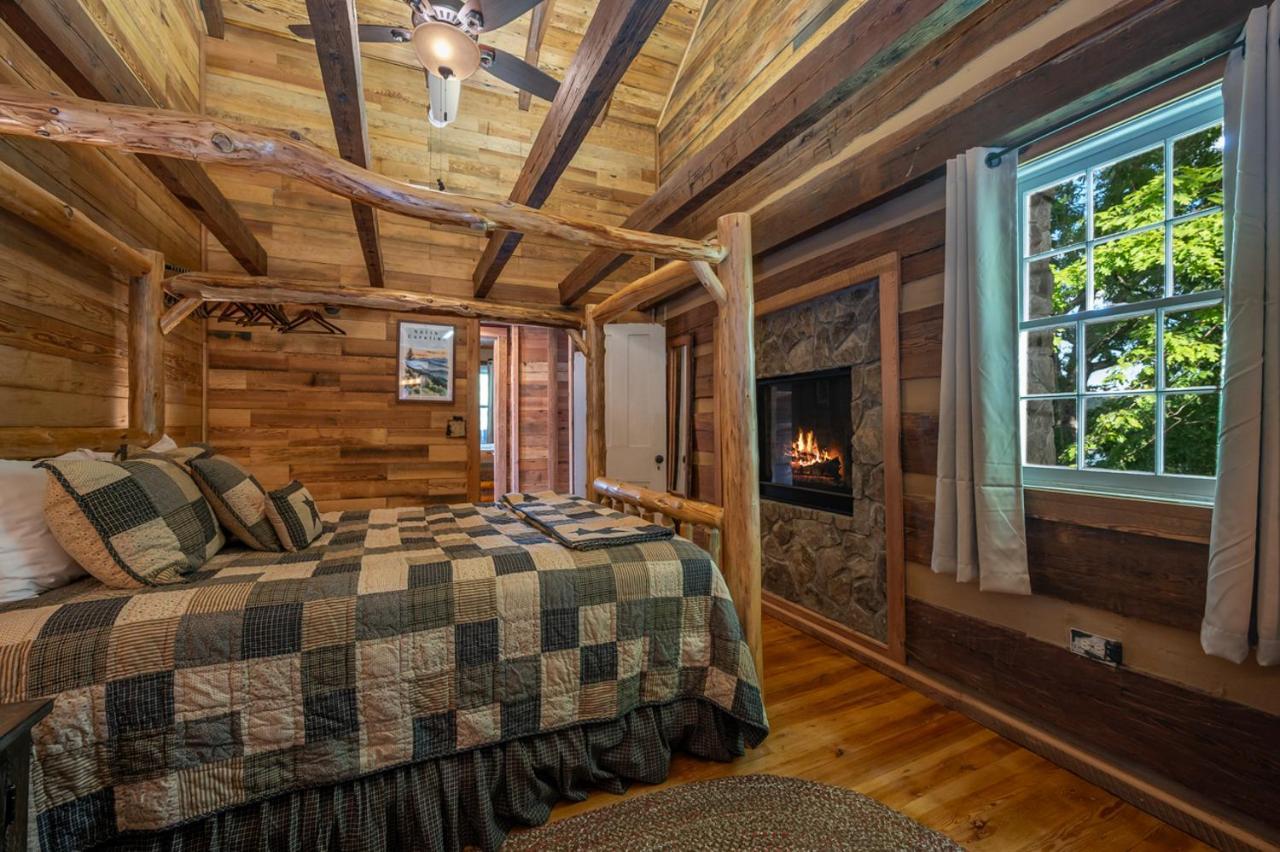 Russell'S Fort At White Oak Point: Historical Cabin On Lake Lure, Luxury, Direct Lake Access! Villa Luaran gambar