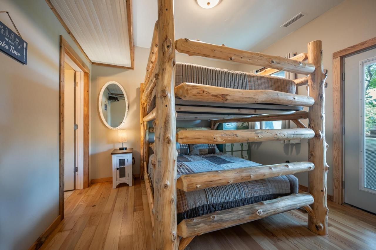 Russell'S Fort At White Oak Point: Historical Cabin On Lake Lure, Luxury, Direct Lake Access! Villa Luaran gambar