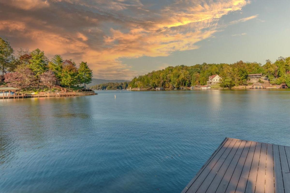 Russell'S Fort At White Oak Point: Historical Cabin On Lake Lure, Luxury, Direct Lake Access! Villa Luaran gambar