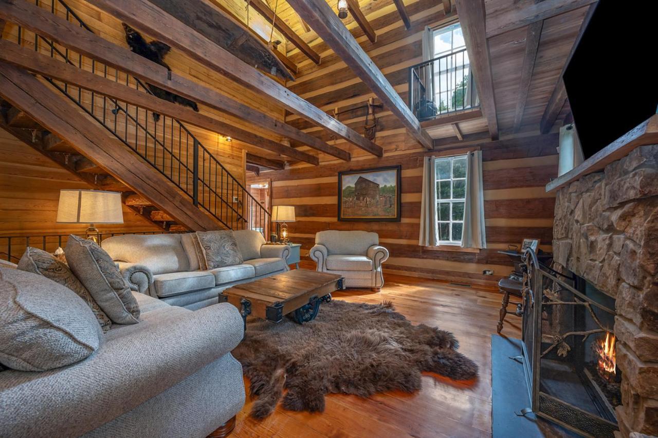 Russell'S Fort At White Oak Point: Historical Cabin On Lake Lure, Luxury, Direct Lake Access! Villa Luaran gambar