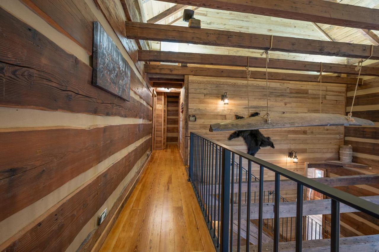 Russell'S Fort At White Oak Point: Historical Cabin On Lake Lure, Luxury, Direct Lake Access! Villa Luaran gambar