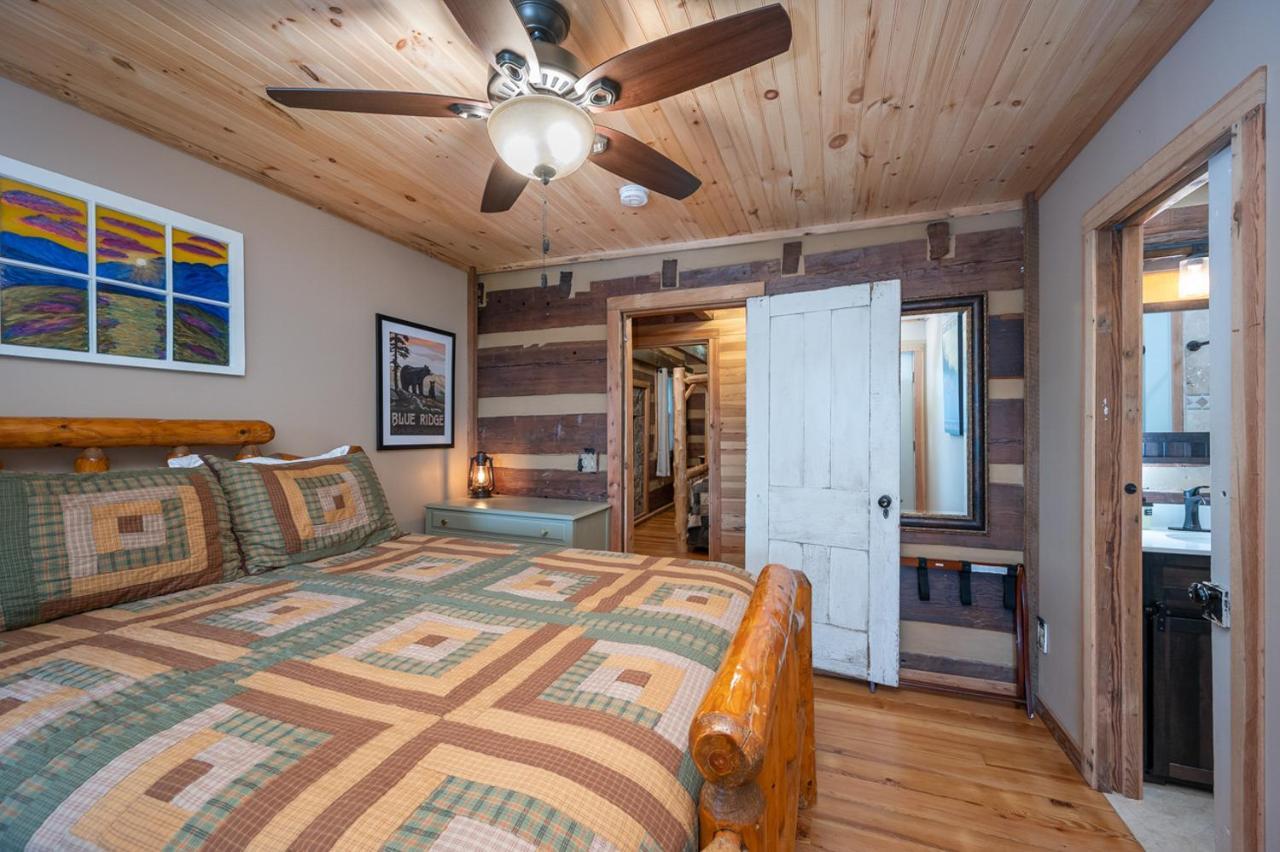 Russell'S Fort At White Oak Point: Historical Cabin On Lake Lure, Luxury, Direct Lake Access! Villa Luaran gambar