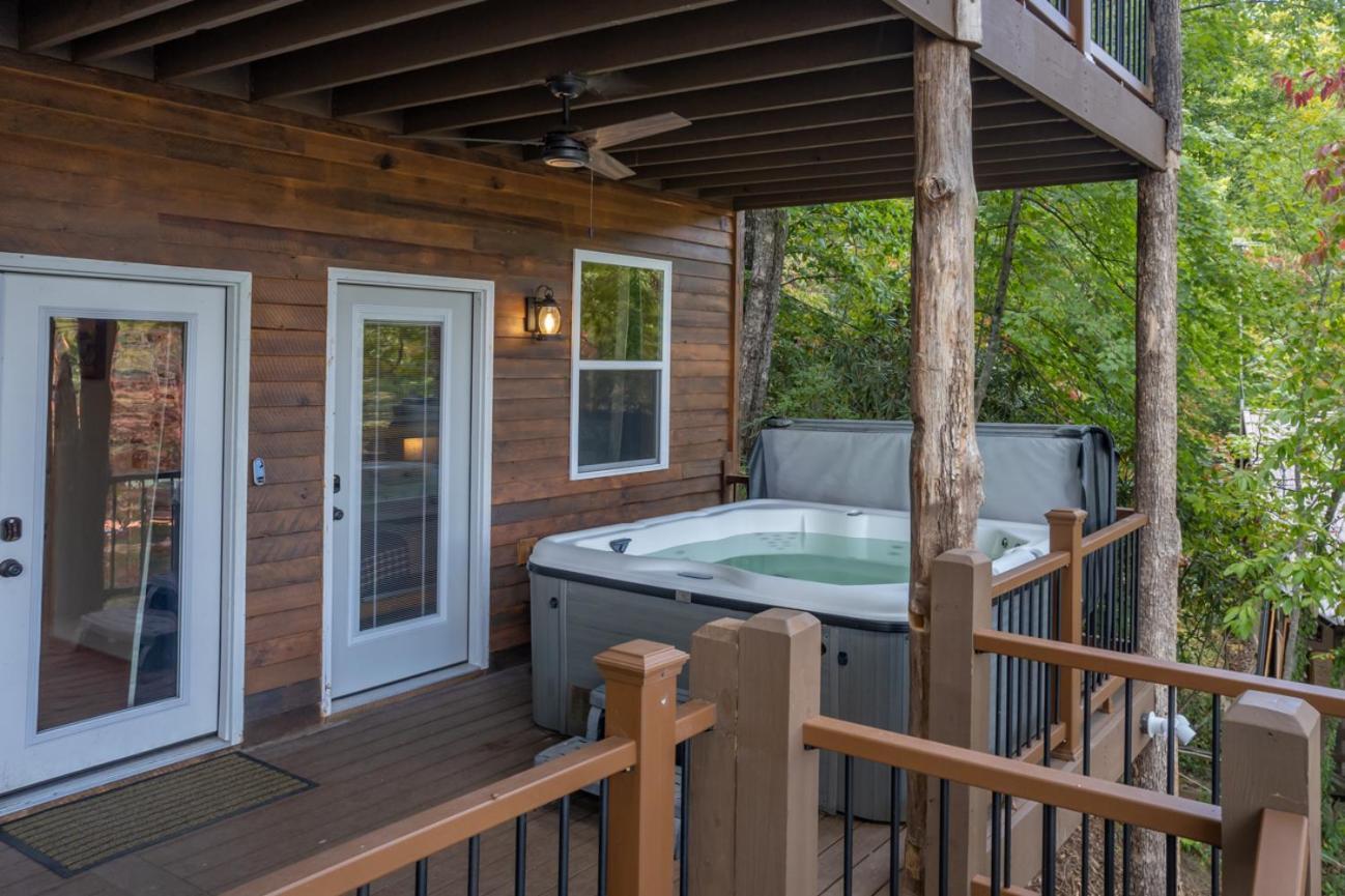 Russell'S Fort At White Oak Point: Historical Cabin On Lake Lure, Luxury, Direct Lake Access! Villa Luaran gambar